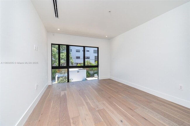 Building Photo - 204 Sunrise Dr