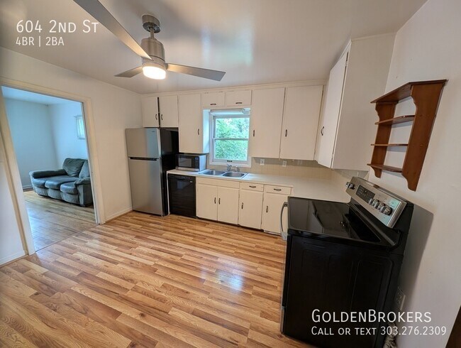 Building Photo - 604 2nd St