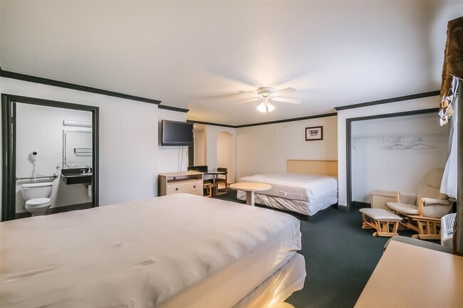 Building Photo - 1025 Swanson St