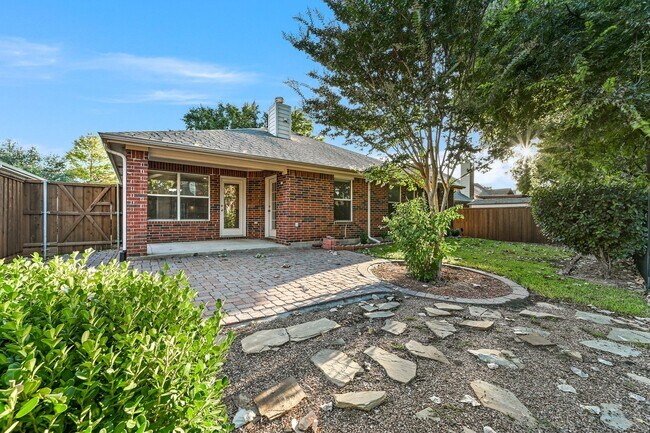 Building Photo - Stunning 3 bedroom 2 bath home in Frisco!
