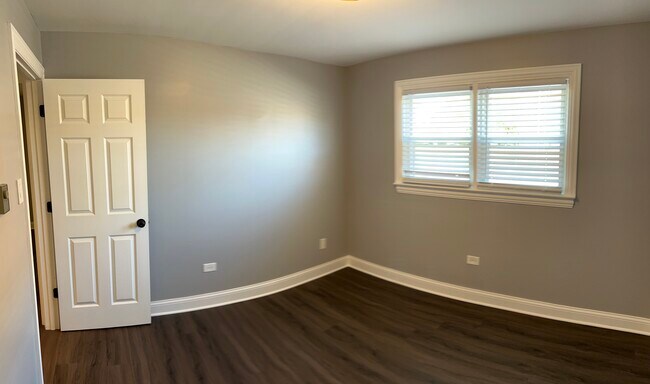 Building Photo - 3760 W 120th St