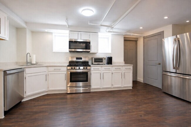 Building Photo - 306 Bryant Ave