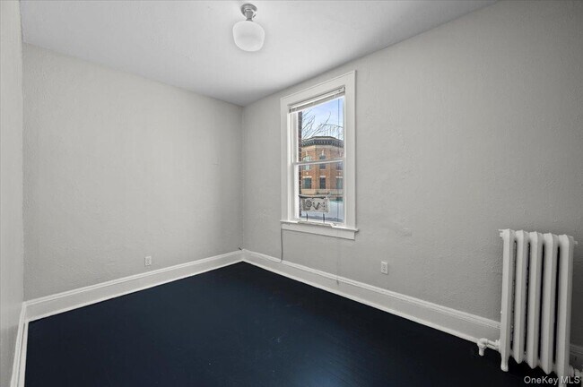 Building Photo - 548 Warburton Ave