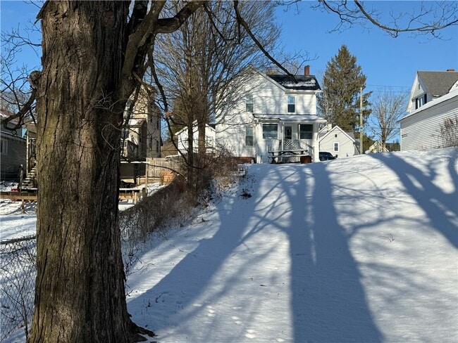 Building Photo - 23 Burton St