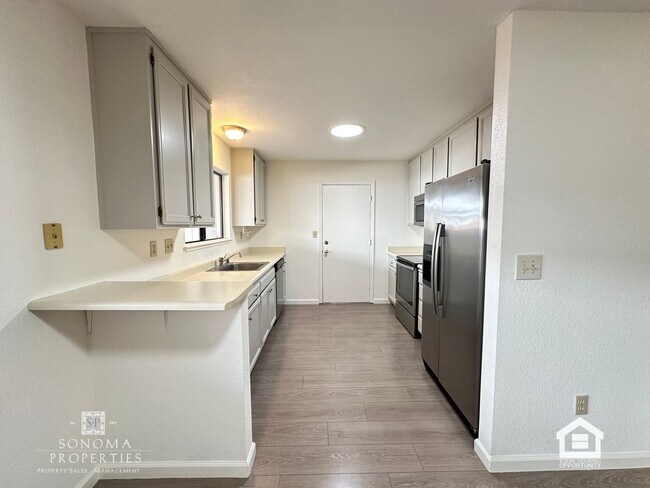 Building Photo - 2BD/2BA Duplex, Close to Downtown Sonoma!