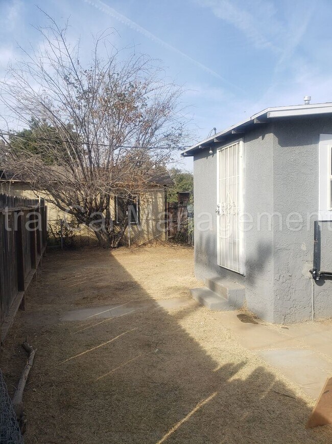 Building Photo - 1001 Woodrow Ave