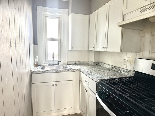 Building Photo - 155 Whitman St