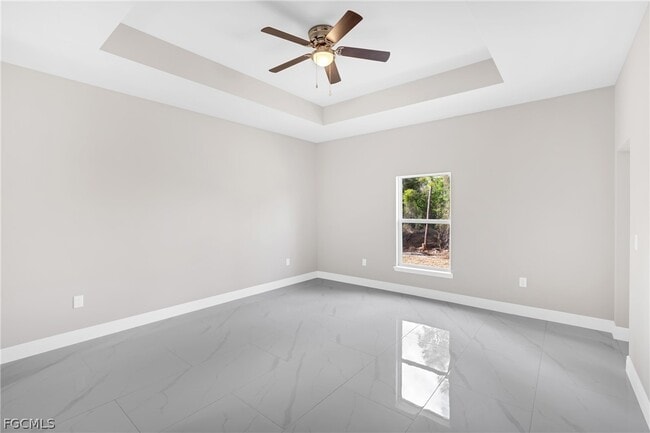 Building Photo - 725 Lamar St E