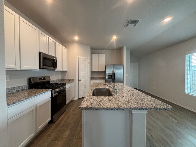 Building Photo - 2024 3-bed 2-bath home in Converse