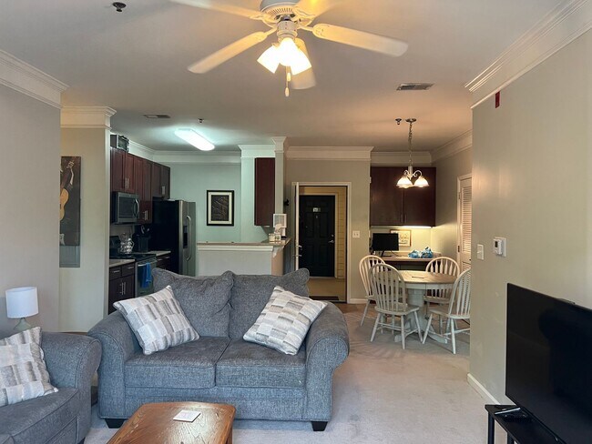 Building Photo - 2 Bedroom 2 Bath Furnished Condo at The Re...