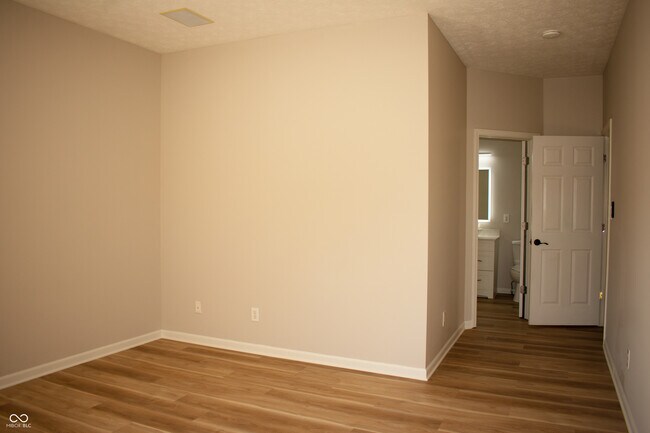 Building Photo - 13926 Forum Meadows Dr