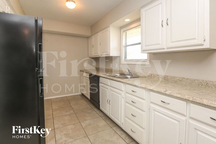 Building Photo - 1546 Willowbrook St