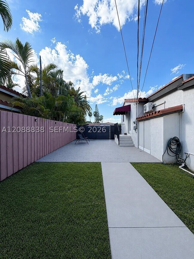 Building Photo - 8260 SW 27th St