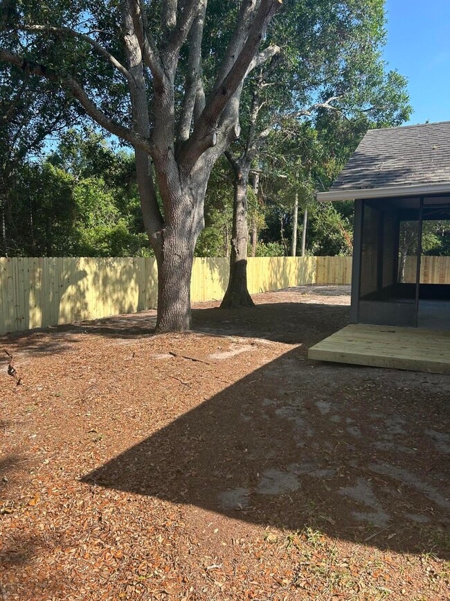 Building Photo - 5511 Green Dolphin St