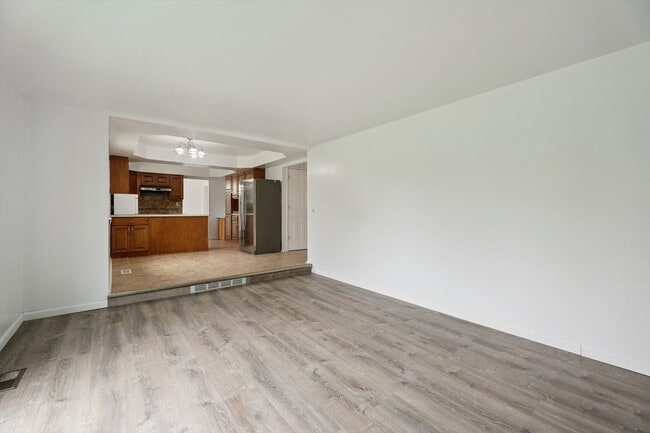 Building Photo - Move-In Ready 4 bedroom, 3 bathroom Home i...