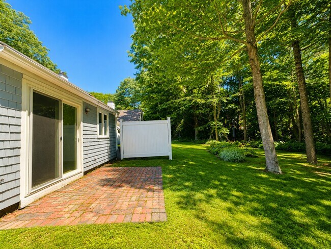 Building Photo - 9 Oakview Dr
