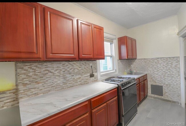 Building Photo - 1643 Lurting Ave