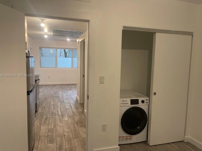 Building Photo - 1035 Euclid Ave