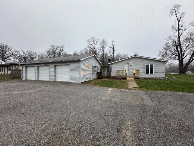 Building Photo - 798 Governor Rd