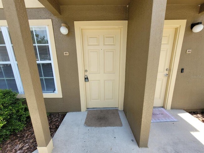 Building Photo - 5914 Willow Ridge Dr