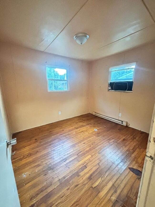 Building Photo - HIGH POINT - 2 BDRM/1 BATH