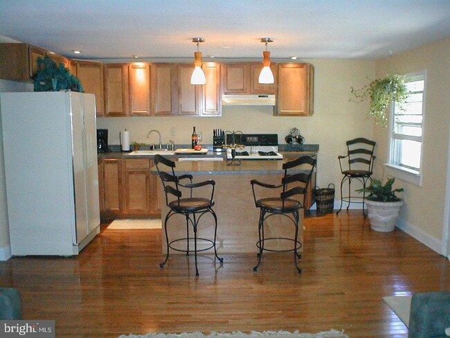 Primary Photo - 8743 Orchard Ave
