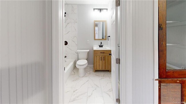 Building Photo - 18 Chestnut St