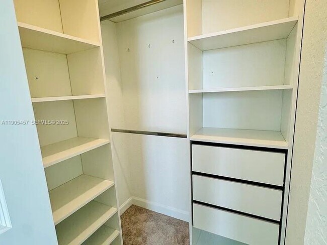 Building Photo - 640 SE 14th St