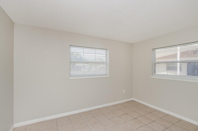Building Photo - 2365 Dordon Dr