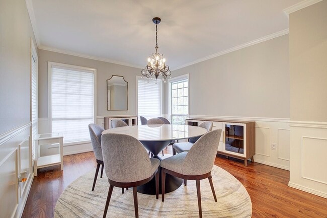Building Photo - 5Bd/3.5Ba Newcastle House