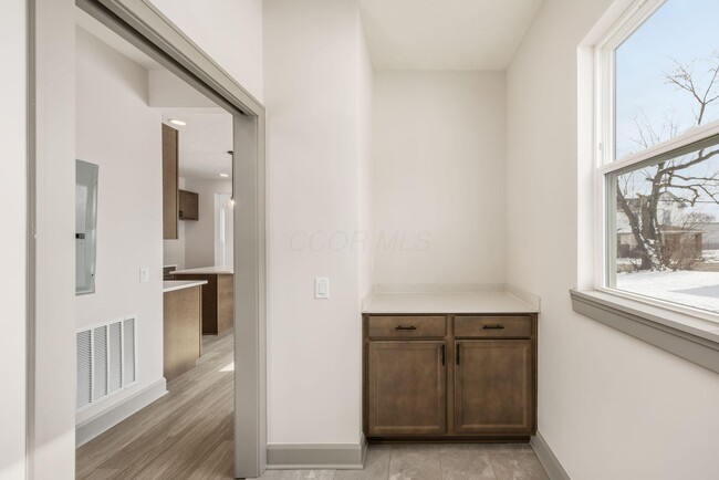 Building Photo - 391 Brehl Ave