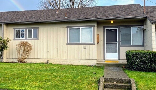 Building Photo - 817 NE Alameda Ave