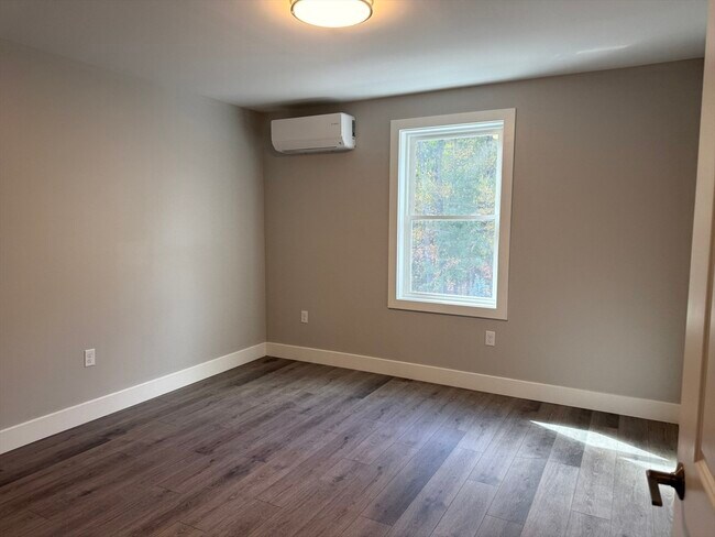 Building Photo - 251 Sladen St