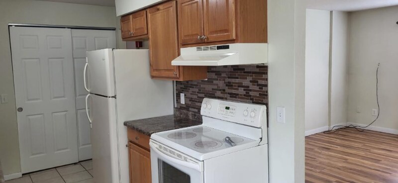 Building Photo - 805-1/2 4th Ave NE