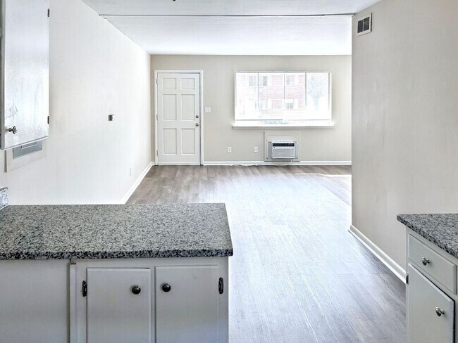 Building Photo - 7736 Rugby Ave