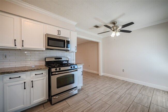 Building Photo - 16250 Camino Del Sol Dr