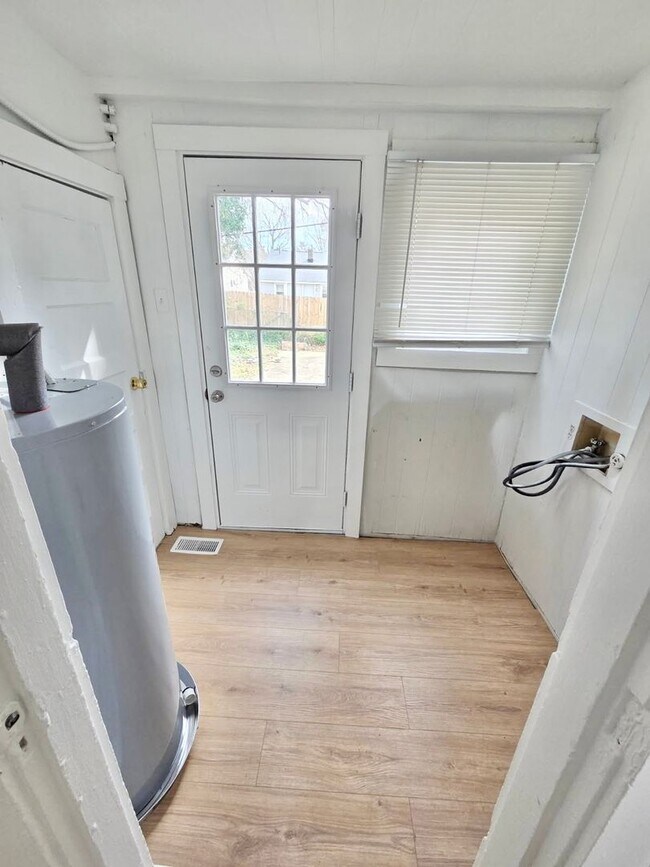Building Photo - ***4 Bed RENOVATED house/ODU Students welcome! Granite countertops