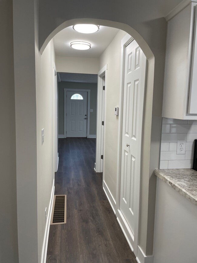 Building Photo - 1878 Sequoia St