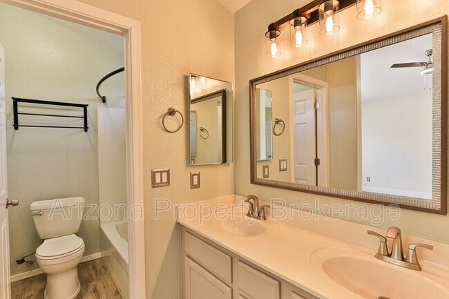 Building Photo - 1885 E Palomino Dr