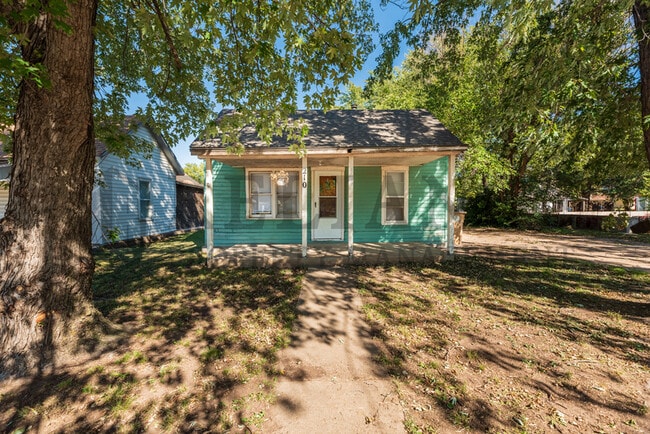 Primary Photo - 210 E Main St