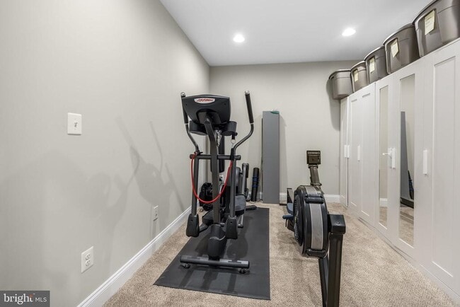 Building Photo - 323 S West St