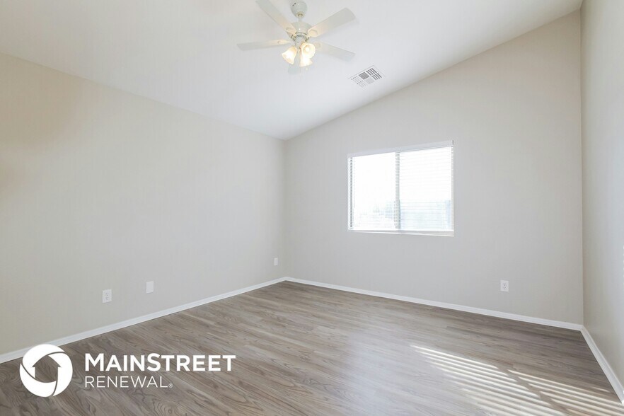 Building Photo - 4648 N 113th Dr