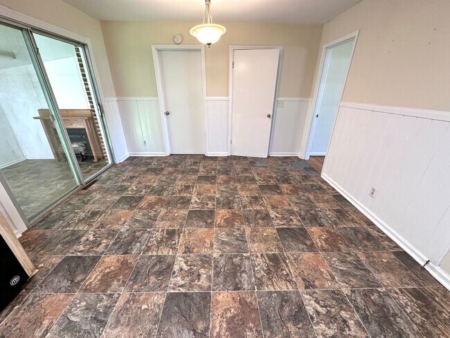 Building Photo - 3 Bedrooms, 2 Bathrooms - House in Armuchee!