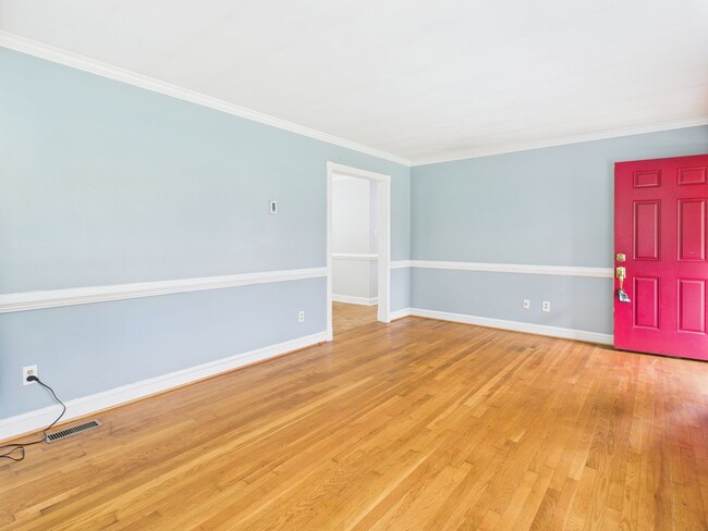 Building Photo - 1109 Dinwiddie Ave