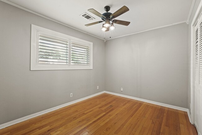 Building Photo - 5319 Saxon Dr