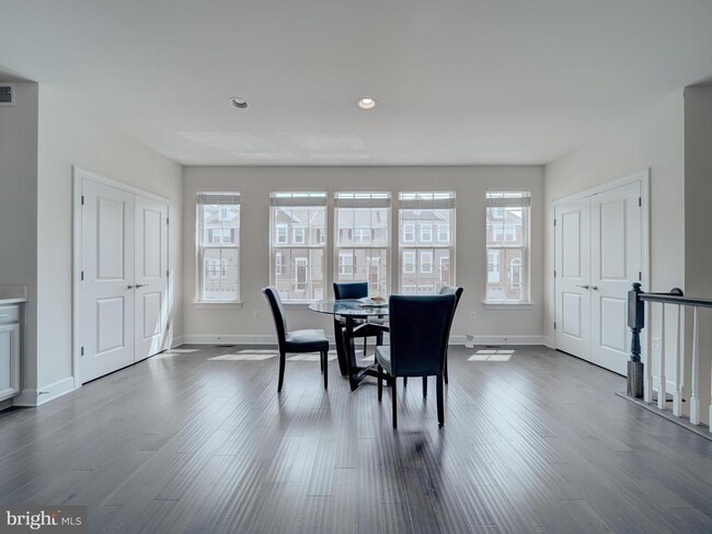 Building Photo - 8832 Englewood Farms Dr