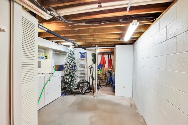 Building Photo - 1434 Big Bend Rd