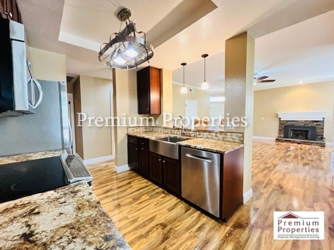 Building Photo - Beautiful 2BD/2BA Condo Unit in the Gated ...