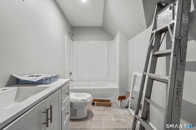 Building Photo - 548 Ferry St