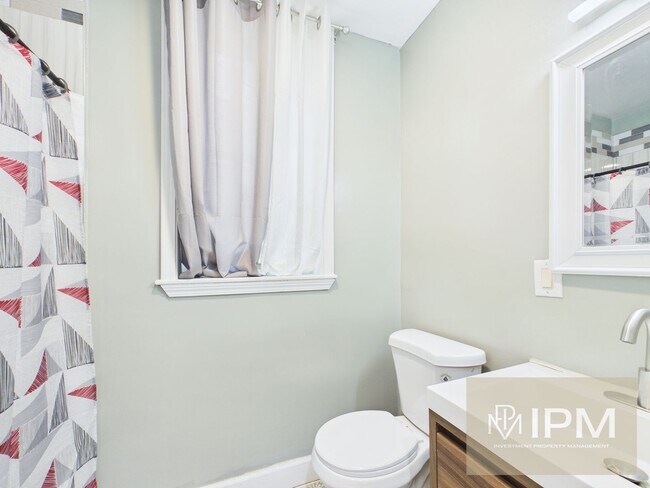 Building Photo - 1228 Market St